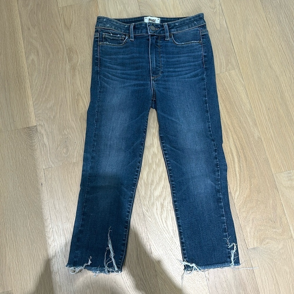 Paige cropped denim jeans. NWOT! Size 27 with frayed hem

8125
